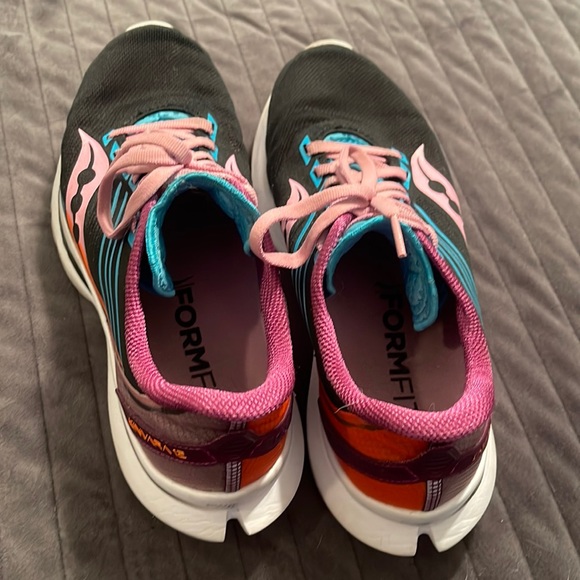 Saucony Kinvara 12 Running Shoes - Picture 1 of 6